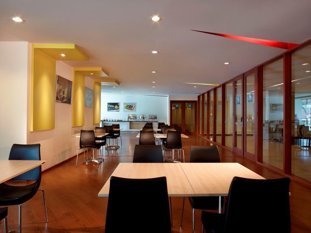 Ibis Budget Jakarta Menteng Exterior foto