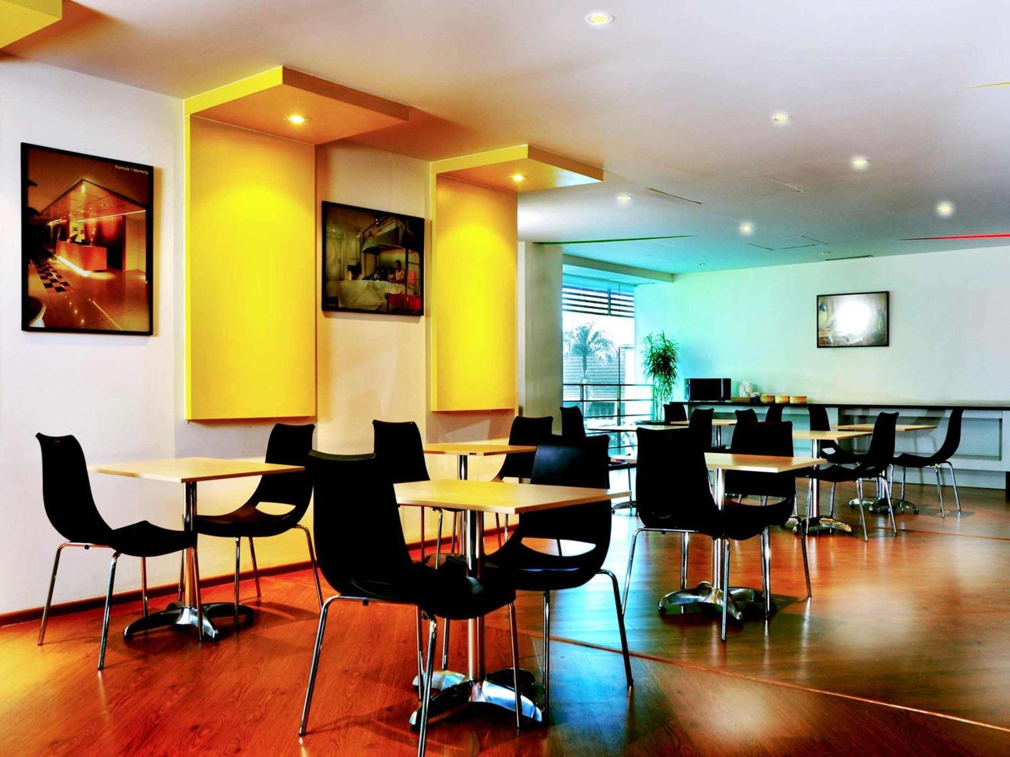 Ibis Budget Jakarta Menteng Exterior foto
