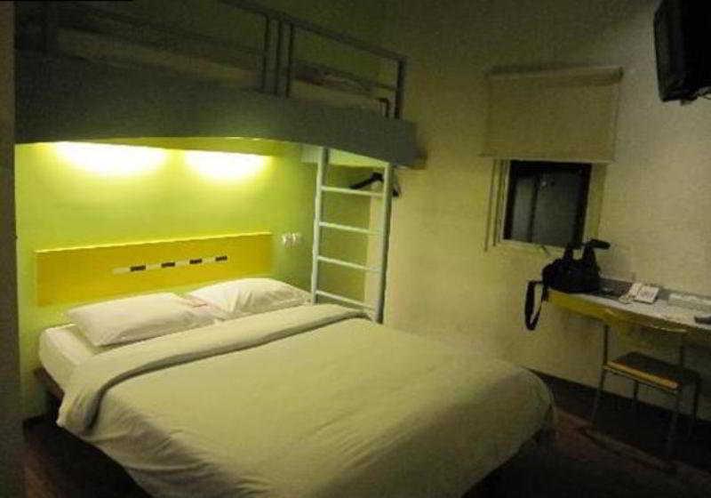 Ibis Budget Jakarta Menteng Exterior foto
