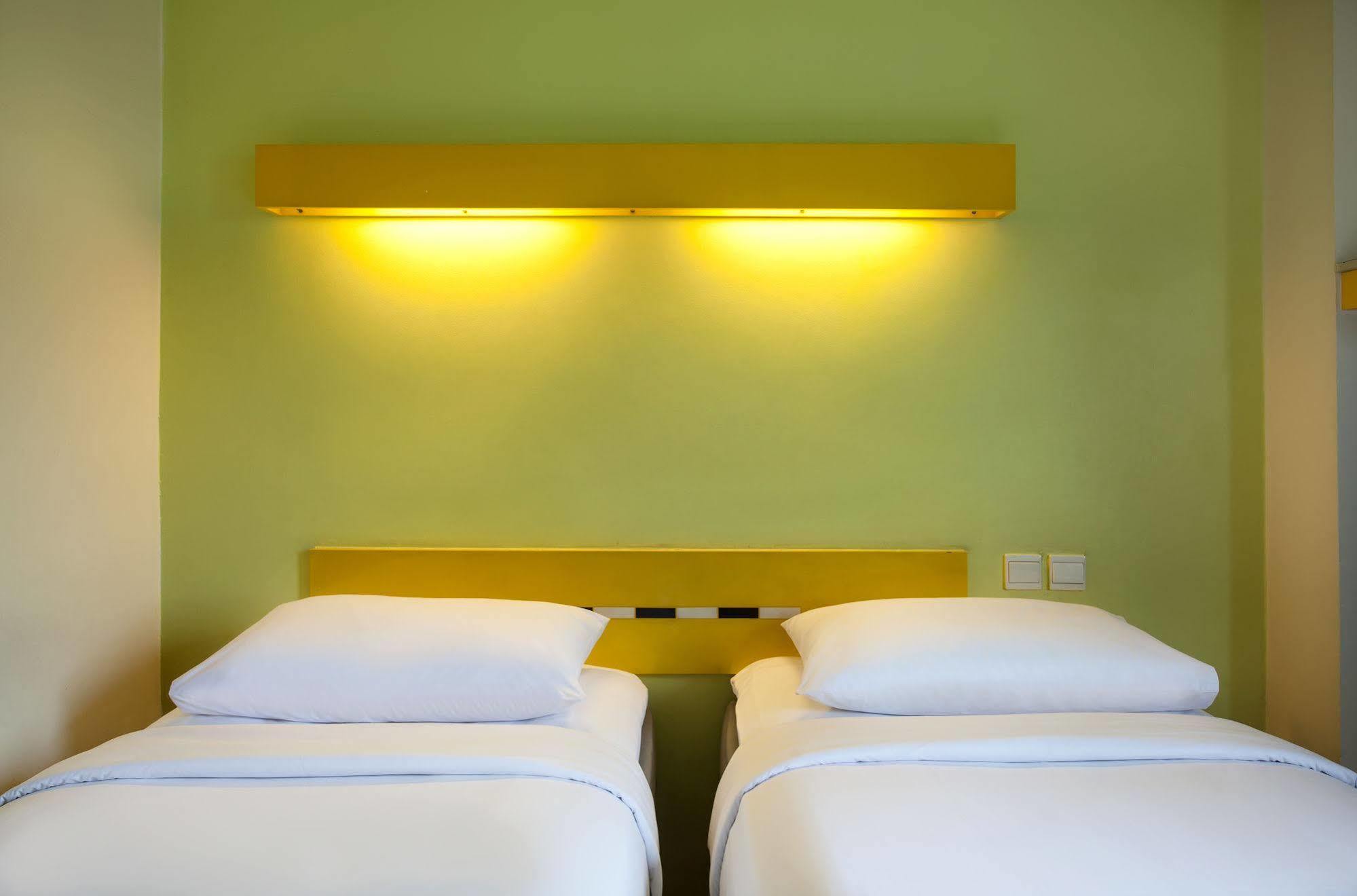 Ibis Budget Jakarta Menteng Exterior foto
